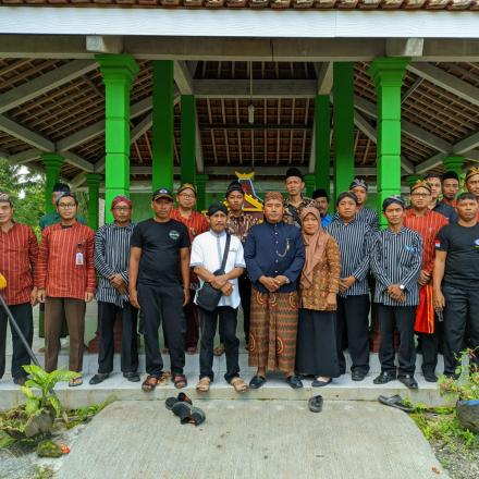 Album : WISATA RELIGI PETILASAN SURYANEGARA